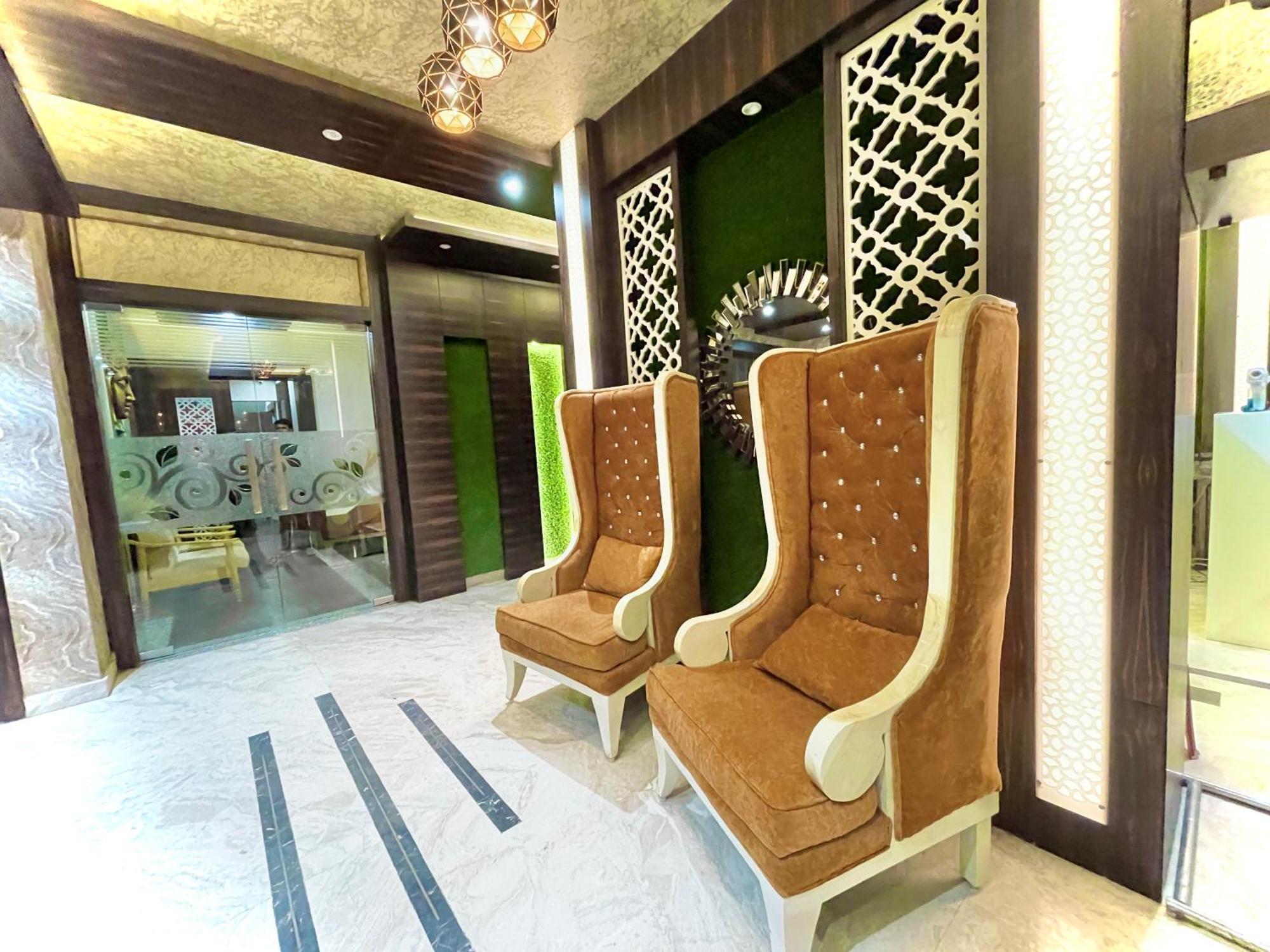 K Palace , Hotel