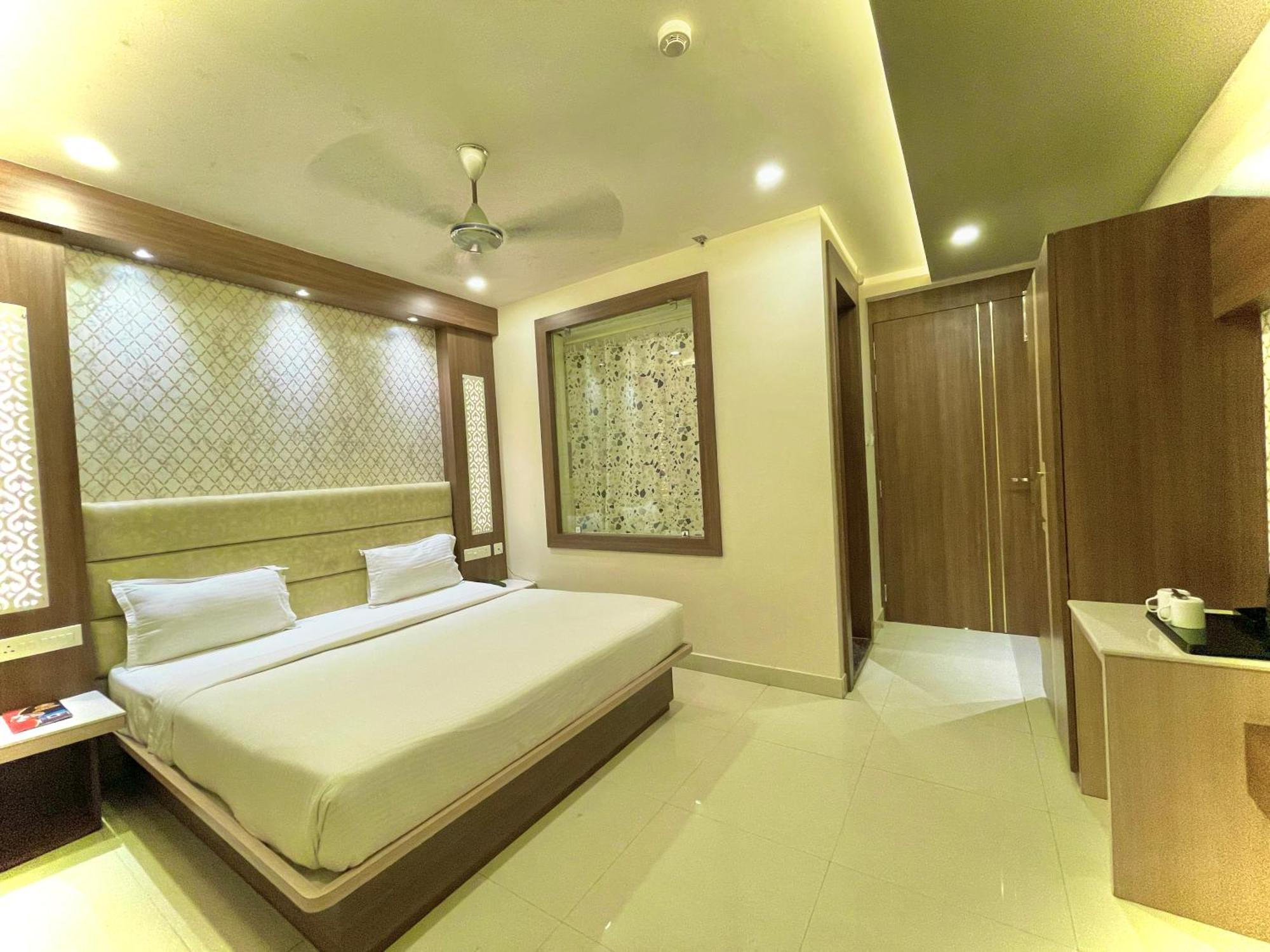 K Palace , Hotel 4*