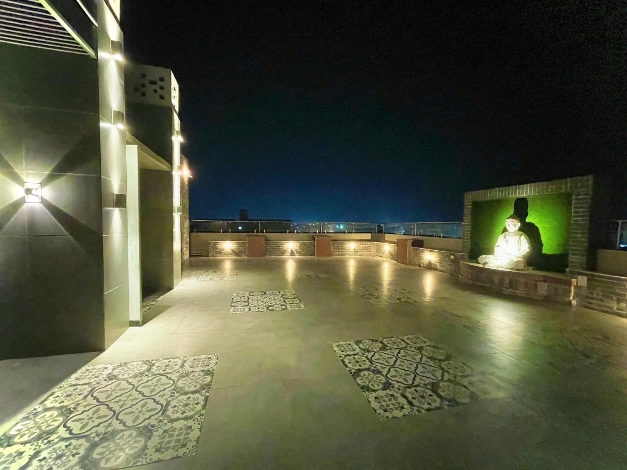 K Palace , Hotel 4*