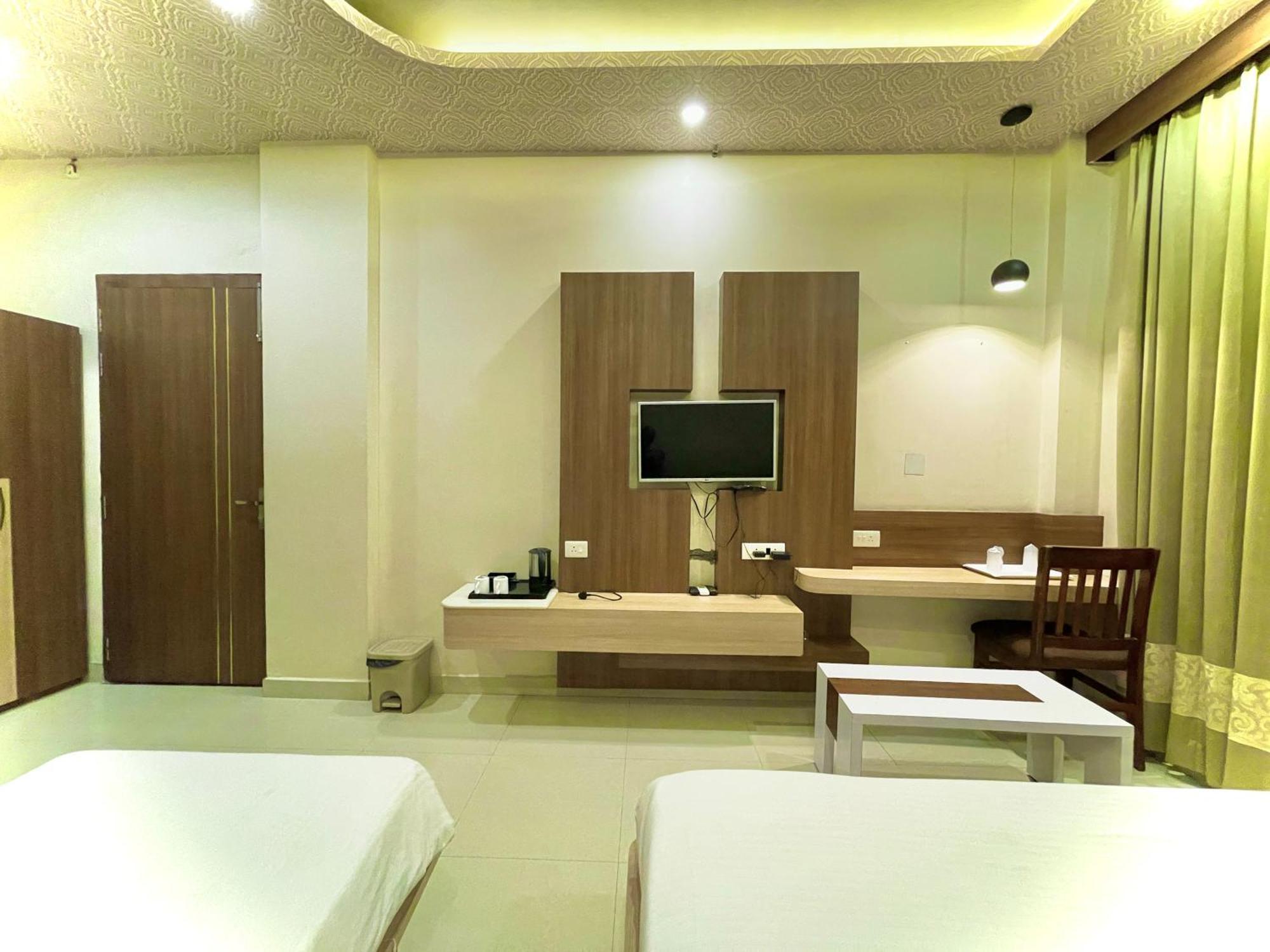 K Palace , Hotel 4*