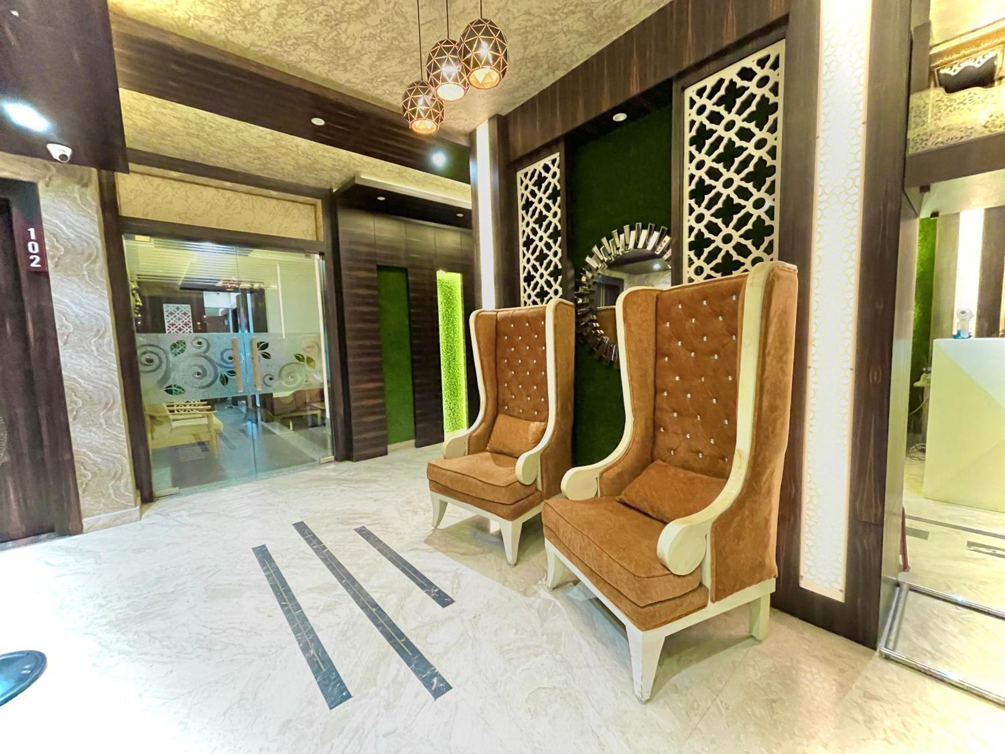 K Palace , Hotel 4*